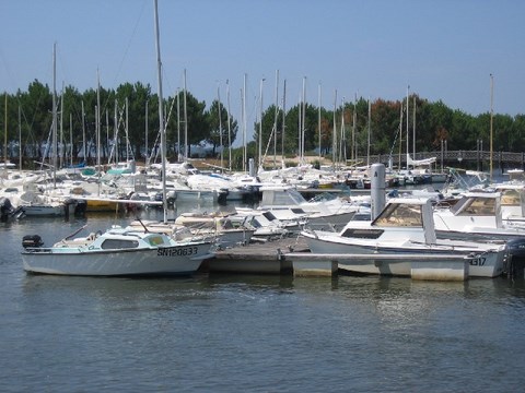 bateaux au port d'hourtin